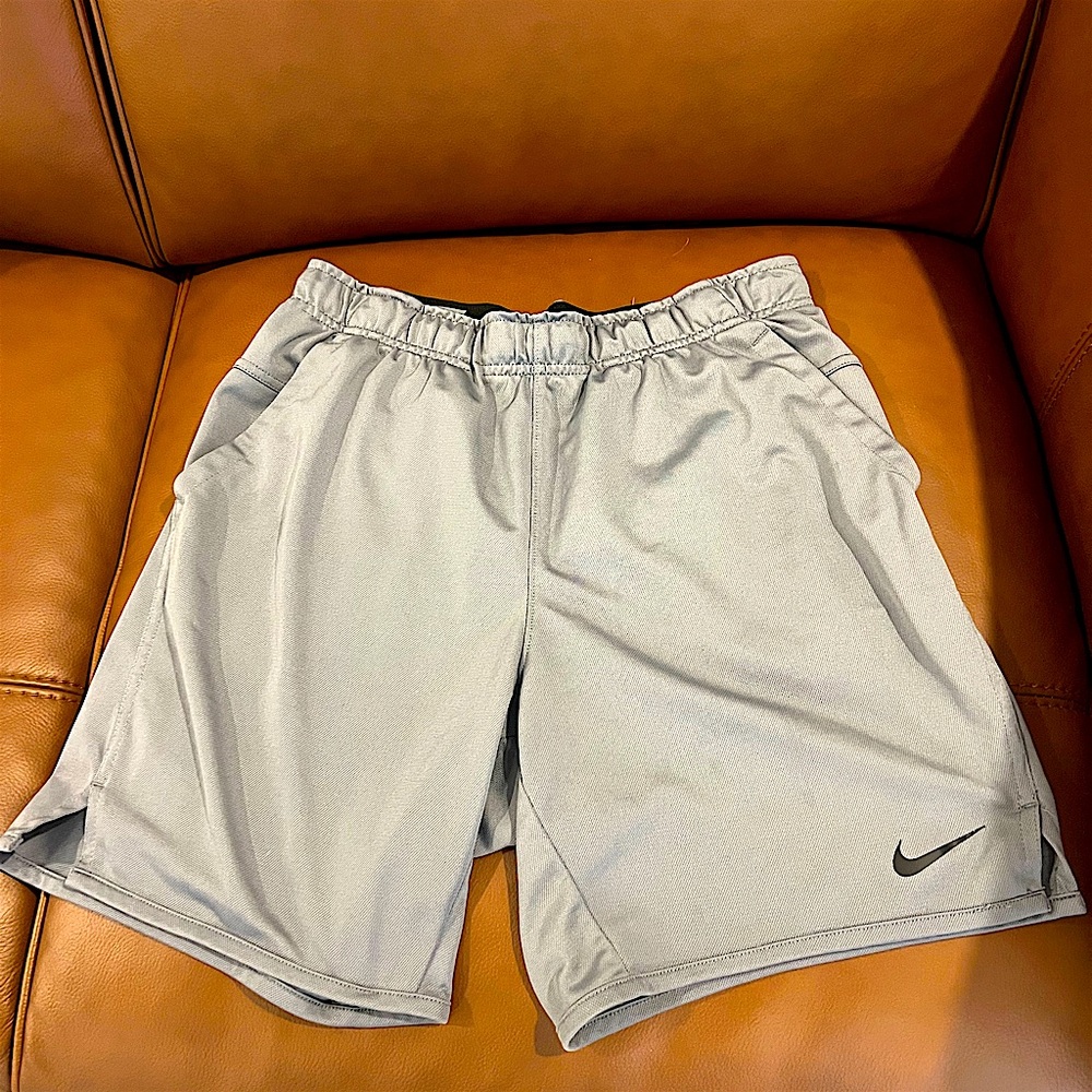 Nike Men’s Light Grey Nike Totality Athletic Shorts with Swoosh